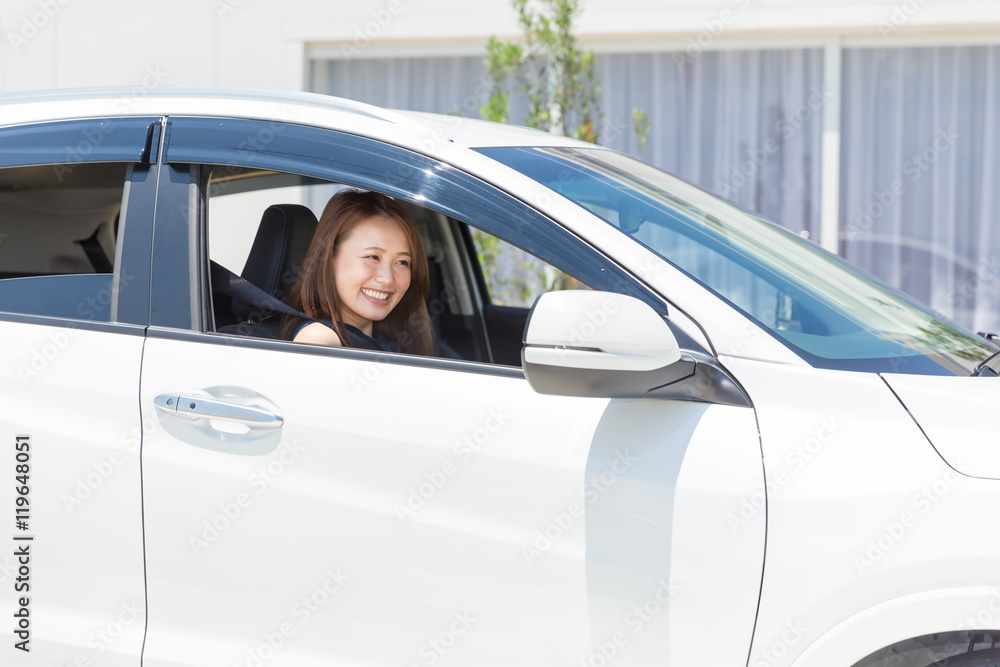 女性と自動車 女性と自動車