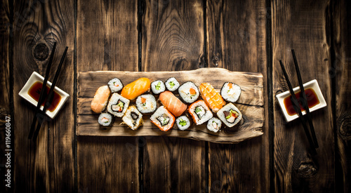 Obraz na płótnie Sushi and rolls seafood with soy sauce.