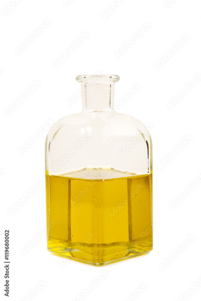 Botella de aceite de oliva sobre fondo blanco aislado vista de frente