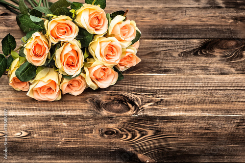 Fototapeta Naklejka Na Ścianę i Meble -  Pink roses on wooden background, valentines day card
