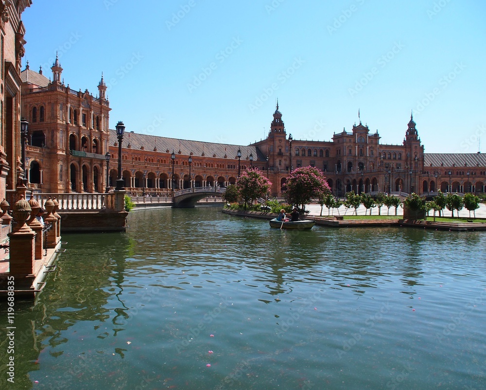 Fototapeta premium The canal of Plaza de España