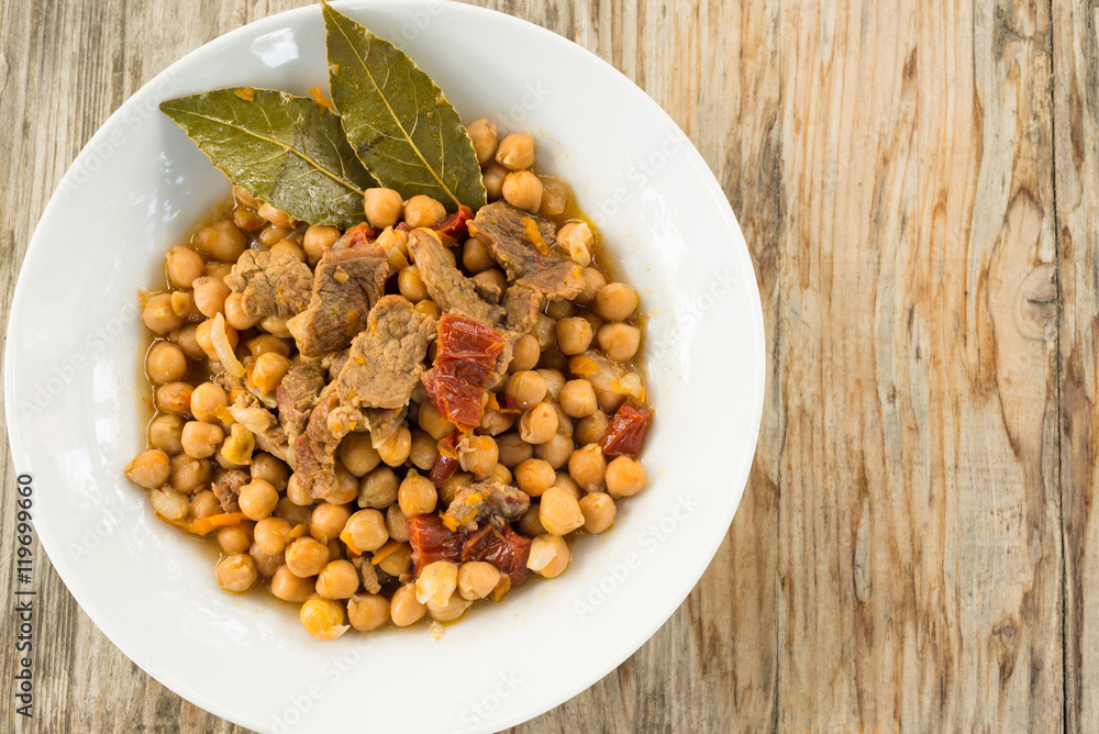 Stufato di ceci con carne