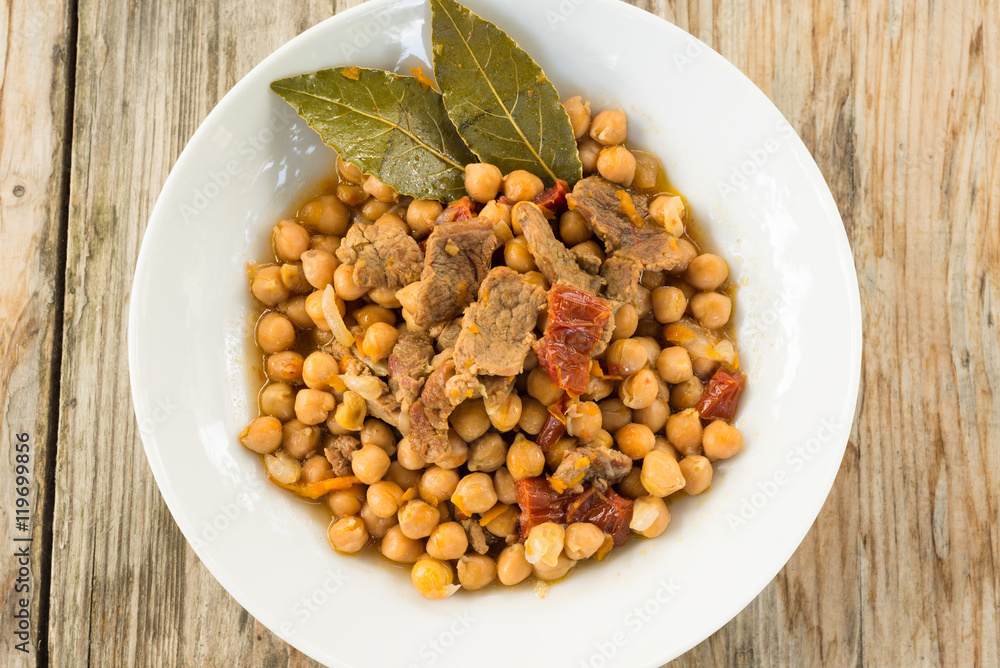 Stufato di ceci con carne Stufato di ceci con carne