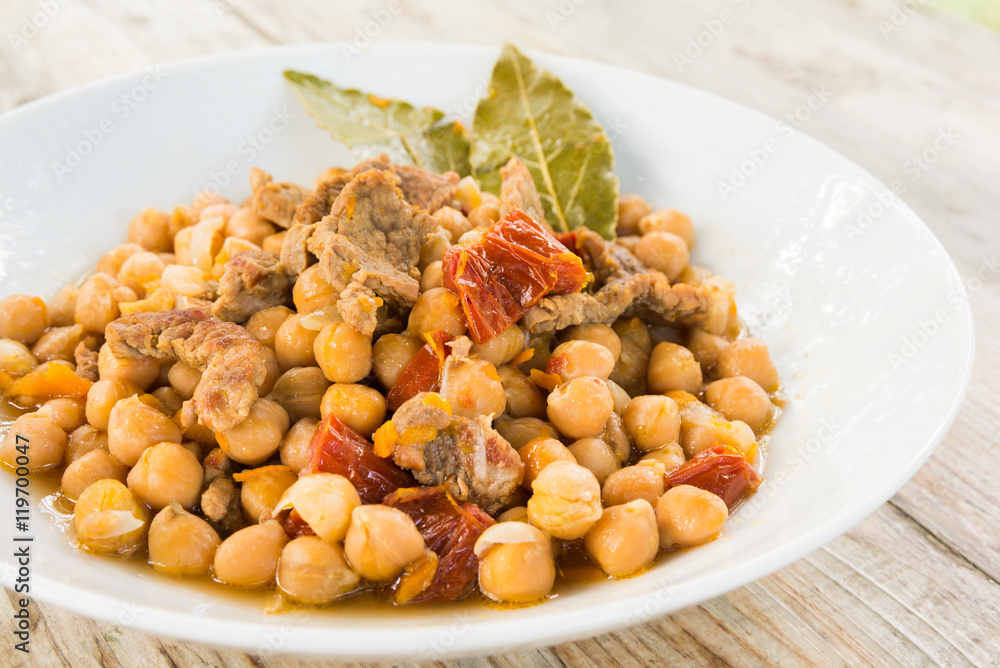 Stufato di ceci con carne Stufato di ceci con carne