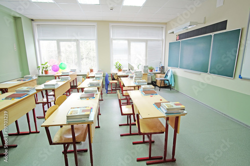 Bild auf Leinwand Interior of an empty school class