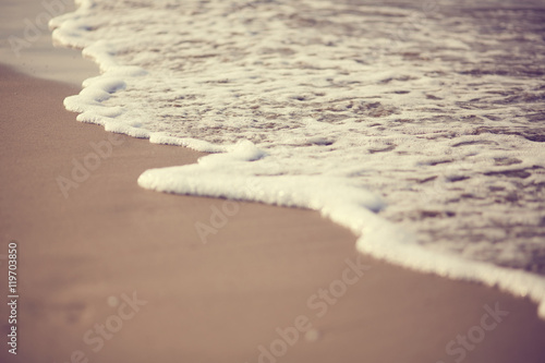 Onda sulla spiaggia photo