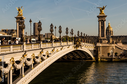 Fototapeta Naklejka Na Ścianę i Meble -  Ponte Alexandre III a Parigi al tramonto