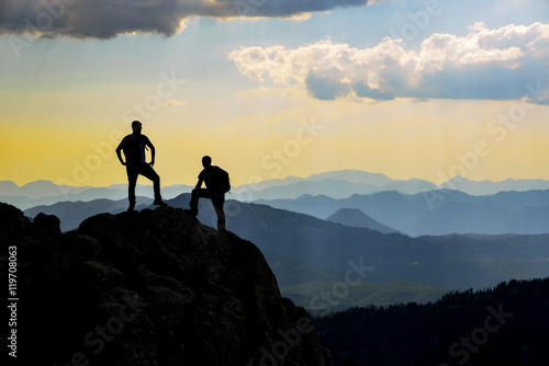 başarılı tırmanış sonrası gözlem ve keşif © emerald_media