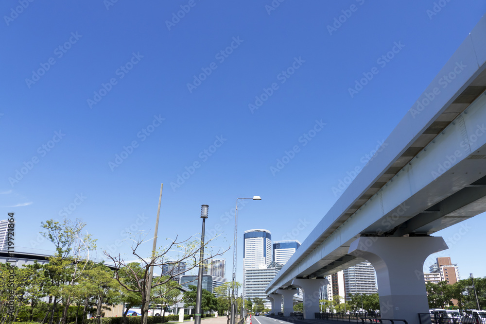 東京都市風景　豊洲　再開発地区　臨海副都心　新豊洲駅前　快晴　青空　コピースペース　