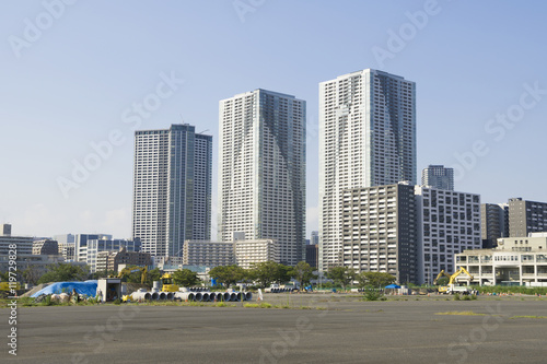 2020年東京オリンピック選手村　建設地　背景晴海　高層マンション　基礎工事完了 © oka