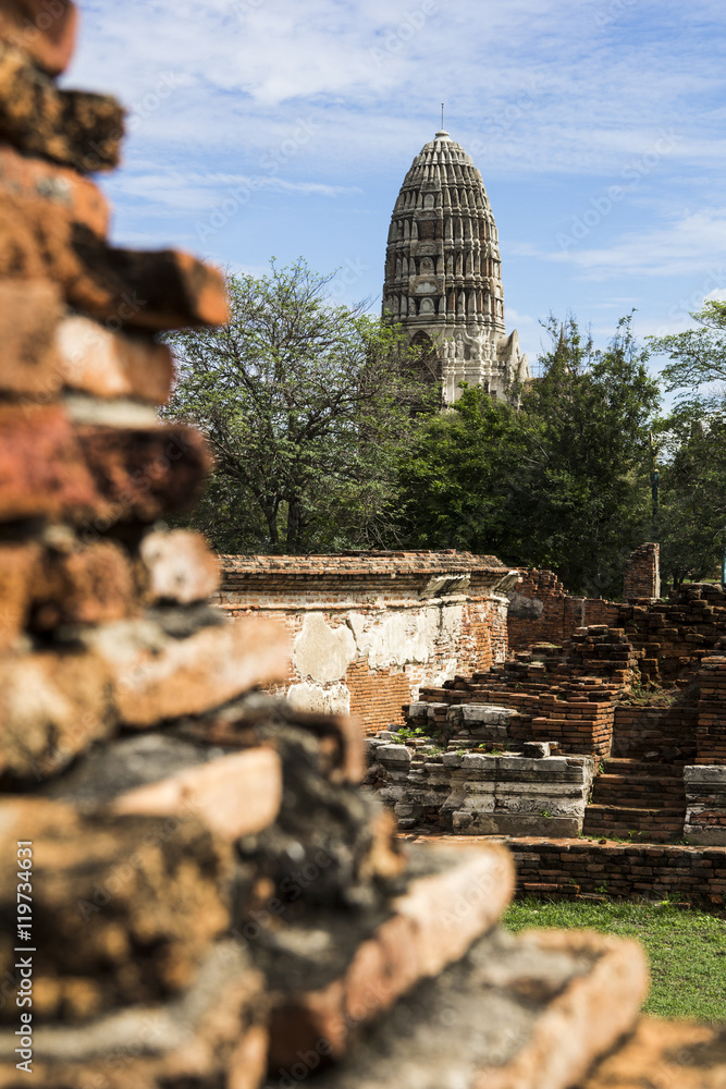 Obraz premium temple ruins in ayutthaya unesco heritage