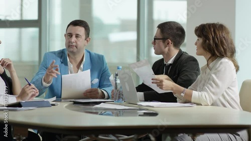 Wallpaper Mural boss ignores employee Torontodigital.ca