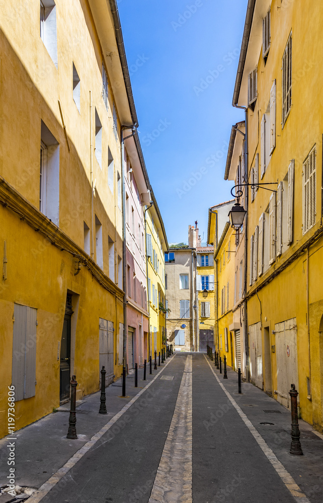 Fototapeta premium old houses in the living area of the old town in Aix en provence