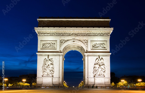 The Triumphal Arch at night, Paris, France. © kovalenkovpetr