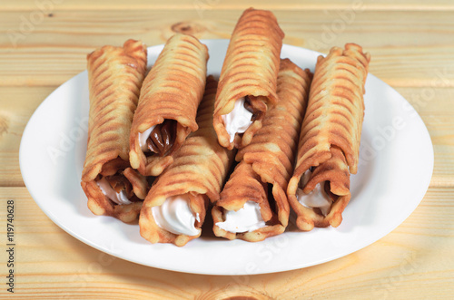 Wafer rolls with cream