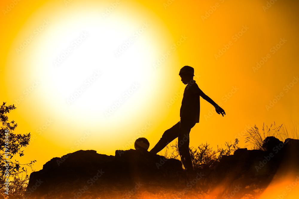 Obraz premium boys play at sunset