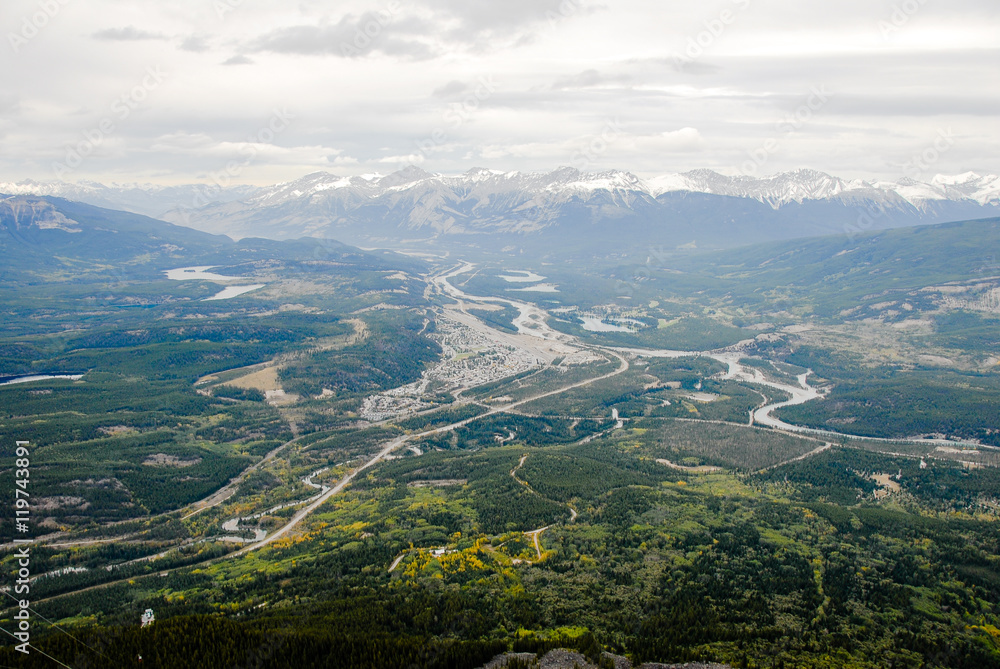 Obraz premium ウィスラー山頂から見るジャスパーの町