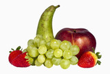 Frisches Obst vor weißem Hintergrund