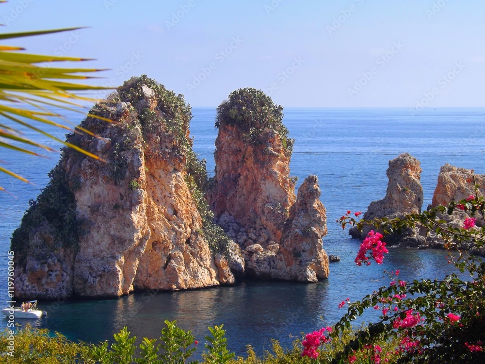 Obraz premium I faraglioni della tonnara di Scopello - Castellammare del Golfo - Trapani -Sicilia - Italia