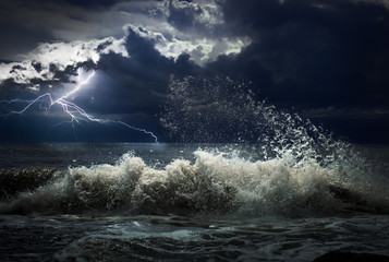 Fotobehang Oceaan golven Donkere oceaanstorm met bliksem  © Andrey Kuzmin