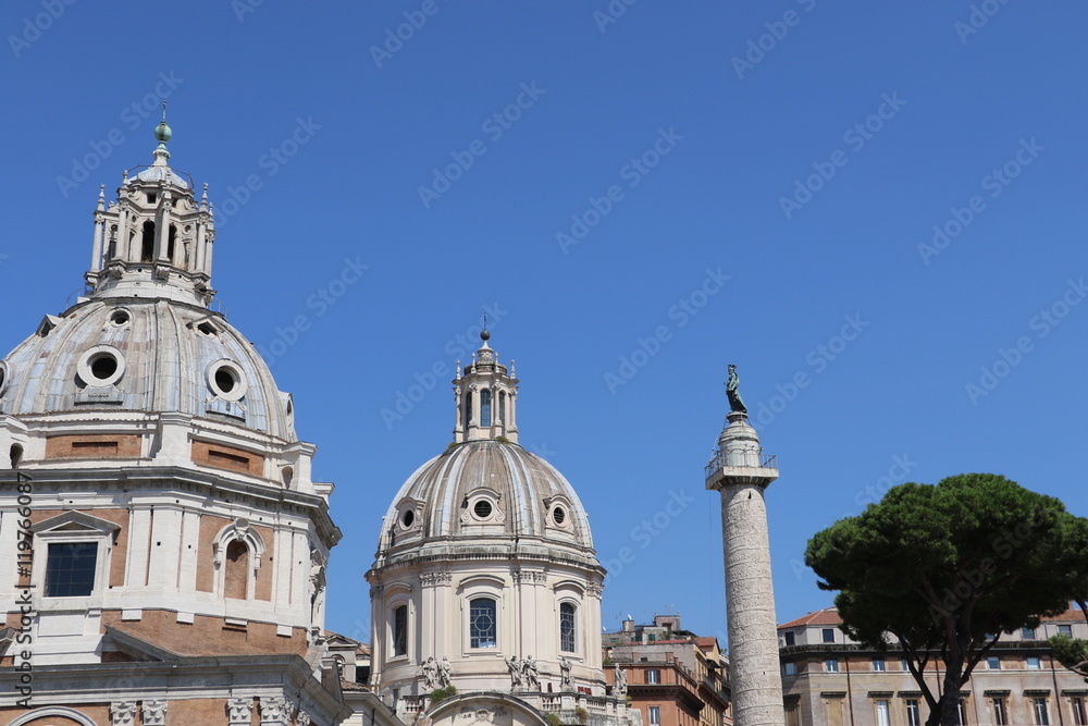 Eglise Santa Maria di Loreto et colonne de Trajan à Rome