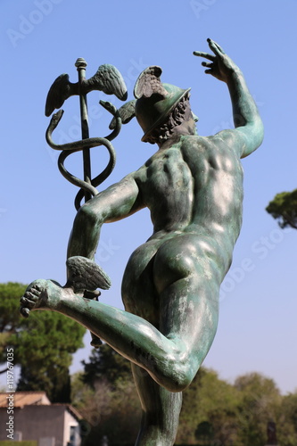 Statue du dieu Mercure    la villa Medicis    Rome