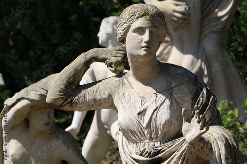 Fotografie Statues du Carré des Niobides dans les jardins de la villa Médicis à Rome