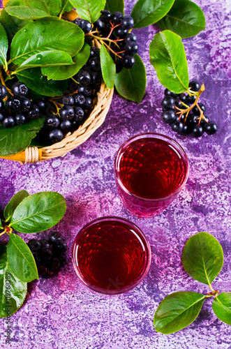 Tablou pe pânză Transparent red drink