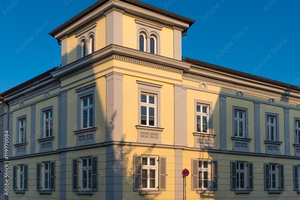 Fototapeta premium Stadthaus Rosenheim Innenstadt