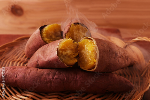 Obraz na płótnie おいしそうな焼き芋 w salonie