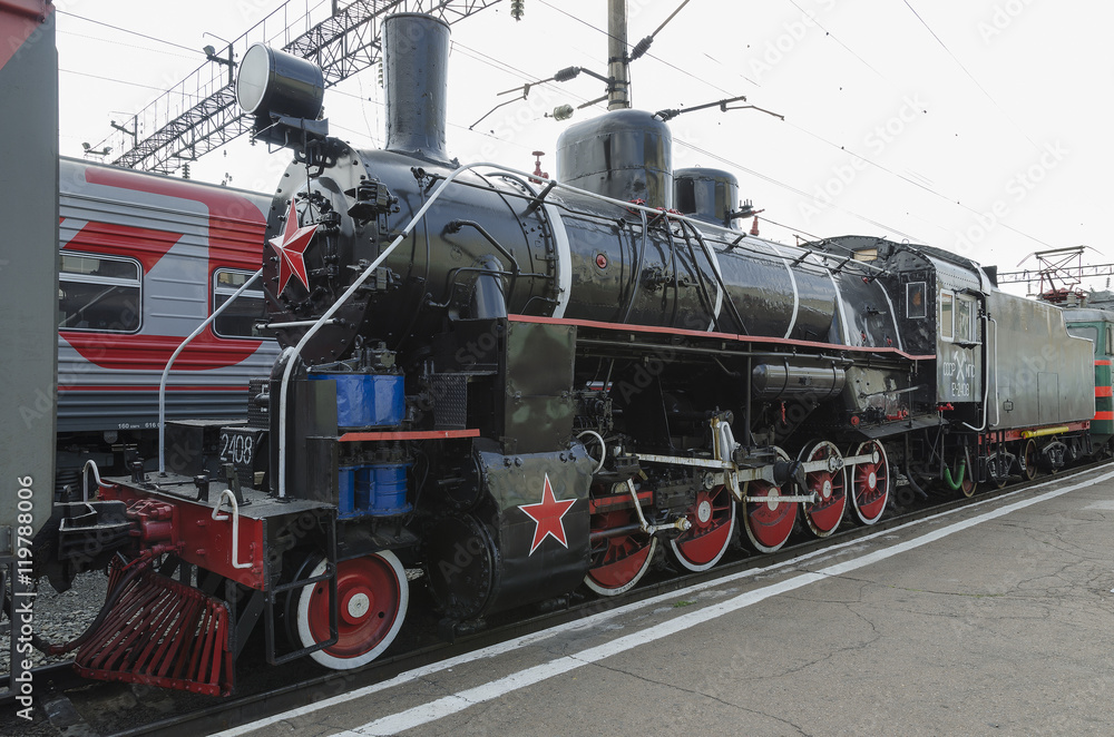 Obraz premium Ulan-Ude, RUSSIA - July, 16 2014: Old vintage steam locomotive Ea series on the platform of Ulan-Ude station, Russia