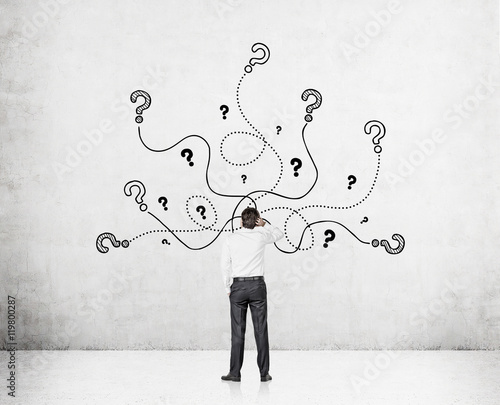 Konstfotografi Man in shirt and question marks