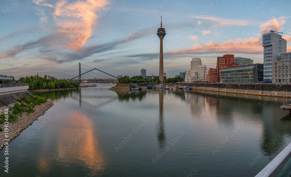 Naklejka premium Düsseldorf Medienhafen
