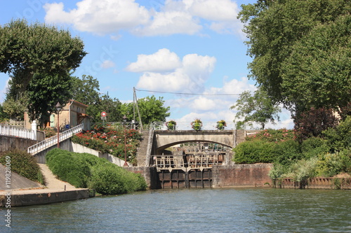 Obraz na płótnie Promenade fluviale à Moissac w salonie