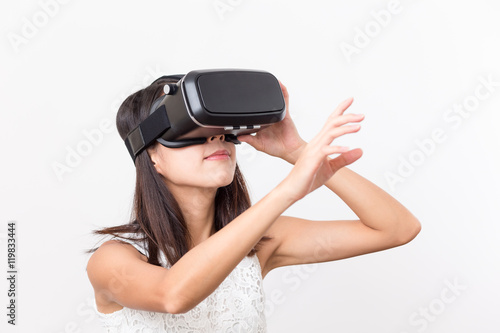 Young Woman using virtual reality © leungchopan