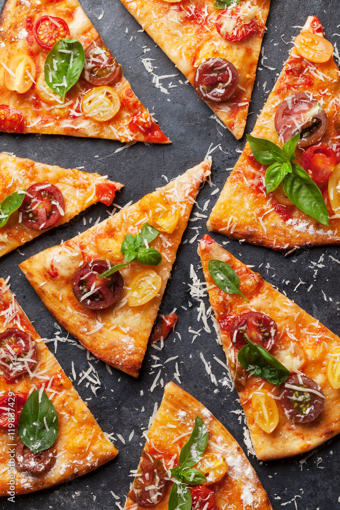 Wunschmotiv: Pizza with tomatoes, mozzarella and basil #119837429