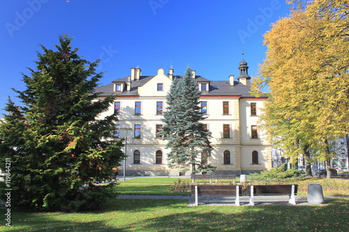 Obraz na płótnie Ustroń- ratusz w salonie