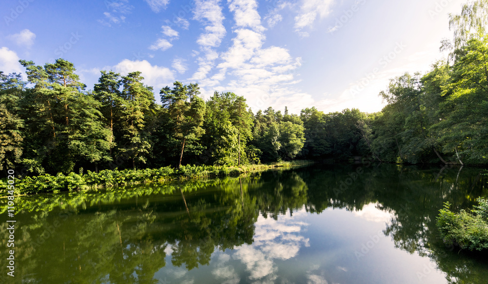 Naturlandschaft mit See