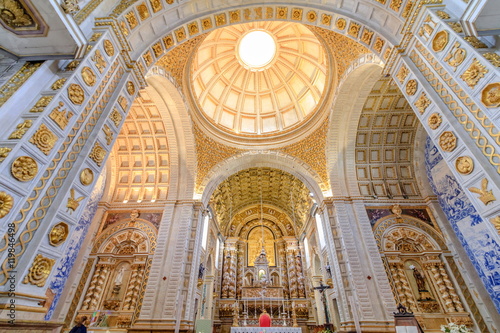 Vista do interior da Igreja Nossa Senhora da Nazar   em Portugal 
