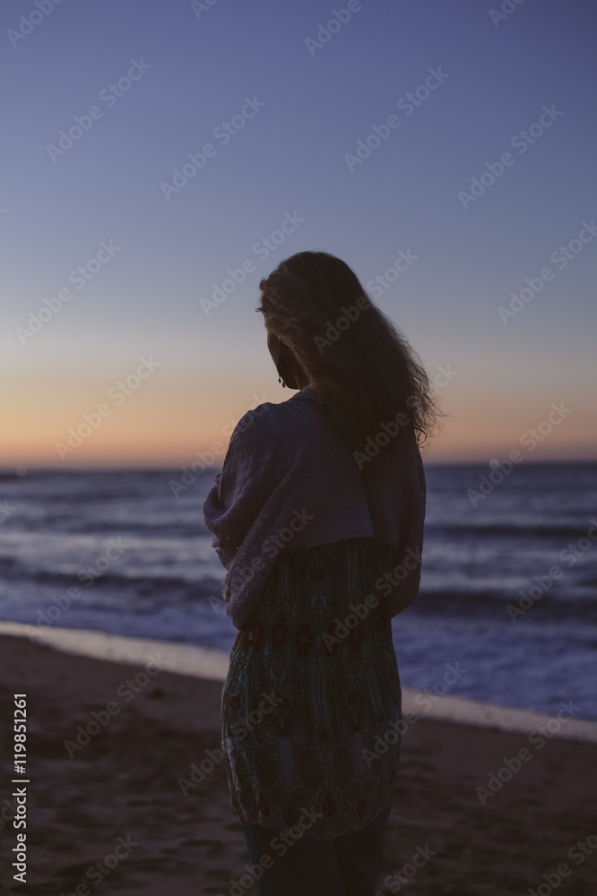 Obraz premium Silhouette of woman on beach sunset sky outdoors background