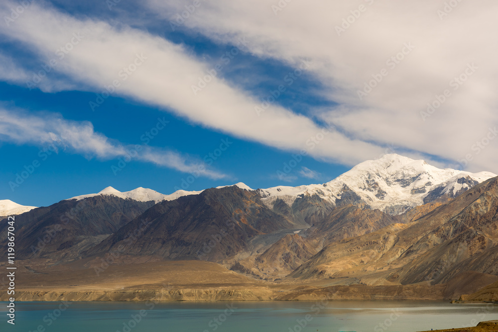 Mount Muztag Ata, the father of ice mountains, and the Karakul Lake, on the Pamirs Plateau, Taxkorgan, Kashgar, Xinjiang, China