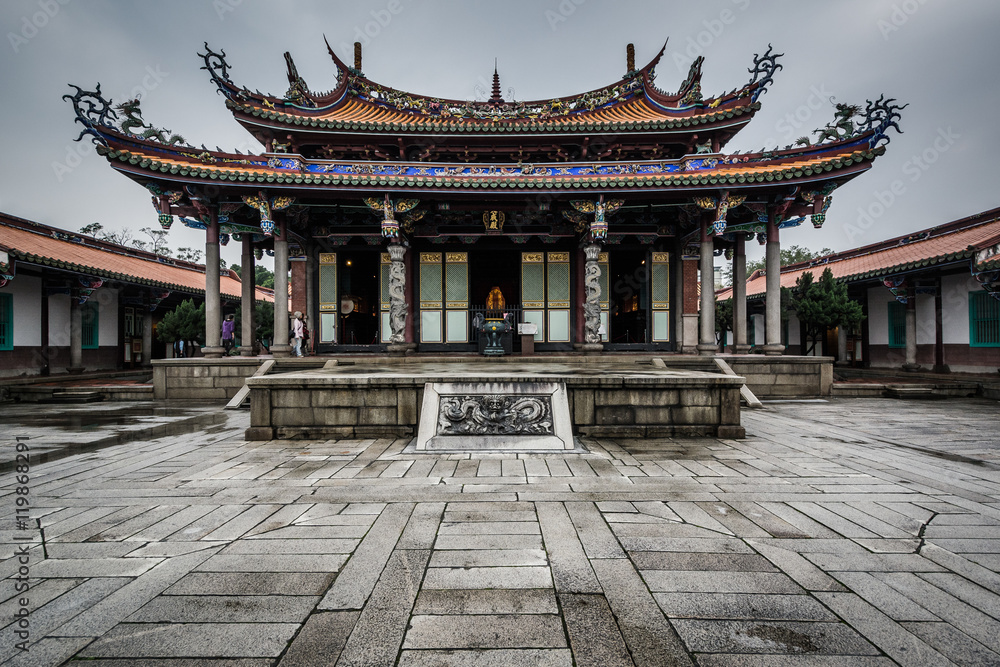 Obraz premium Exterior of the Taipei Confucius Temple, in Taipei, Taiwan.