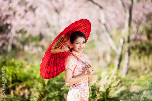 фотографія Chinese woman dress traditional cheongsam.