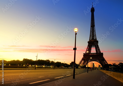 Sunrise in Paris © Givaga