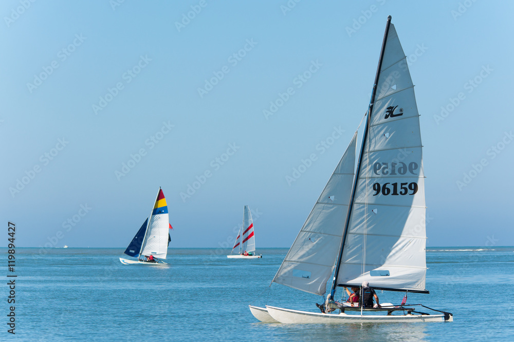 Obraz premium Catamaran sur l'eau