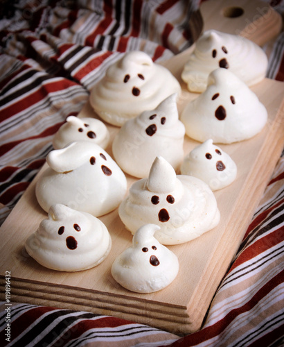 Funny meringue ghosts for Halloween party