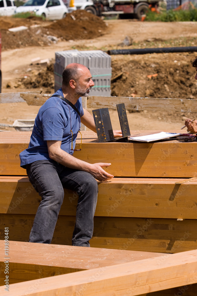 foreman discussion with bricklayers how to proceed with building work foreman discussion with bricklayers how to proceed with building work