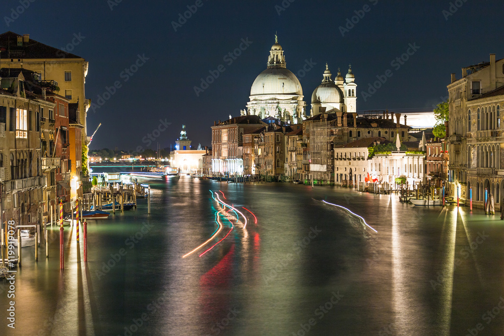 Venise grand canal de nuit santa maria della salute