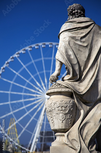 Statue and Paris eye - Paris, France