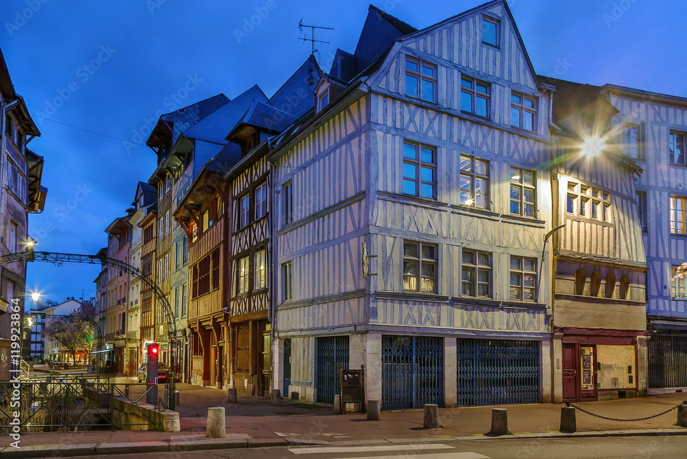 Fototapeta premium Street in Rouen, France